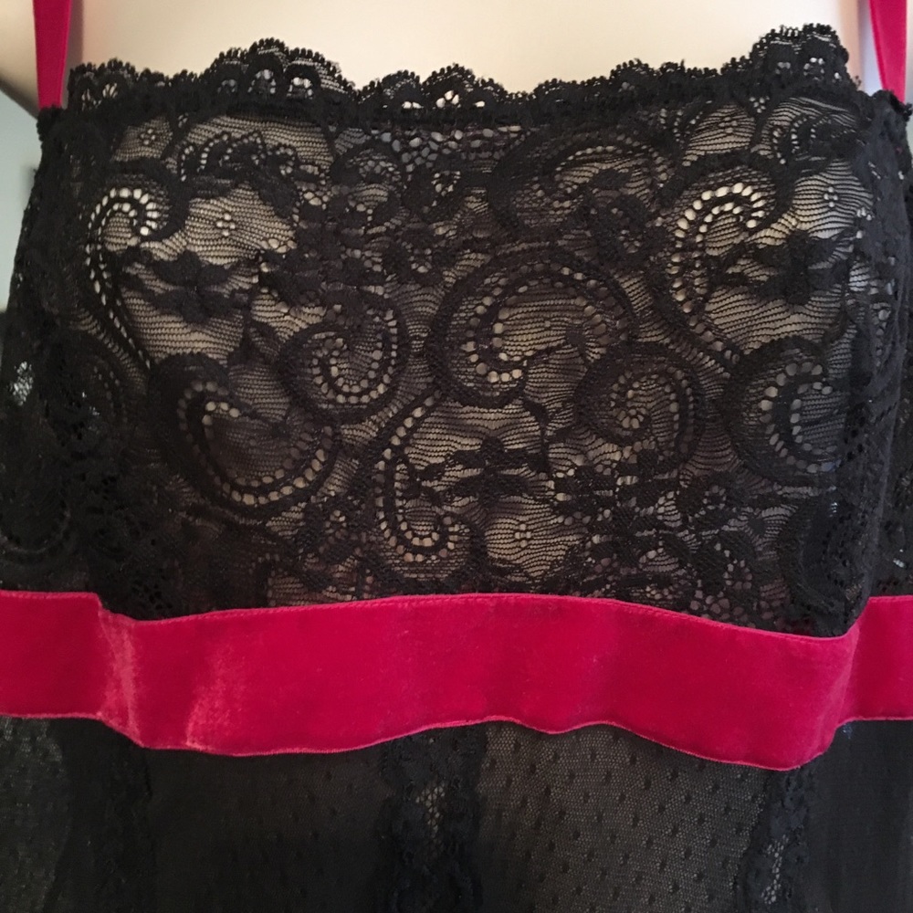 Victoria’s Secret black lace Chemise L